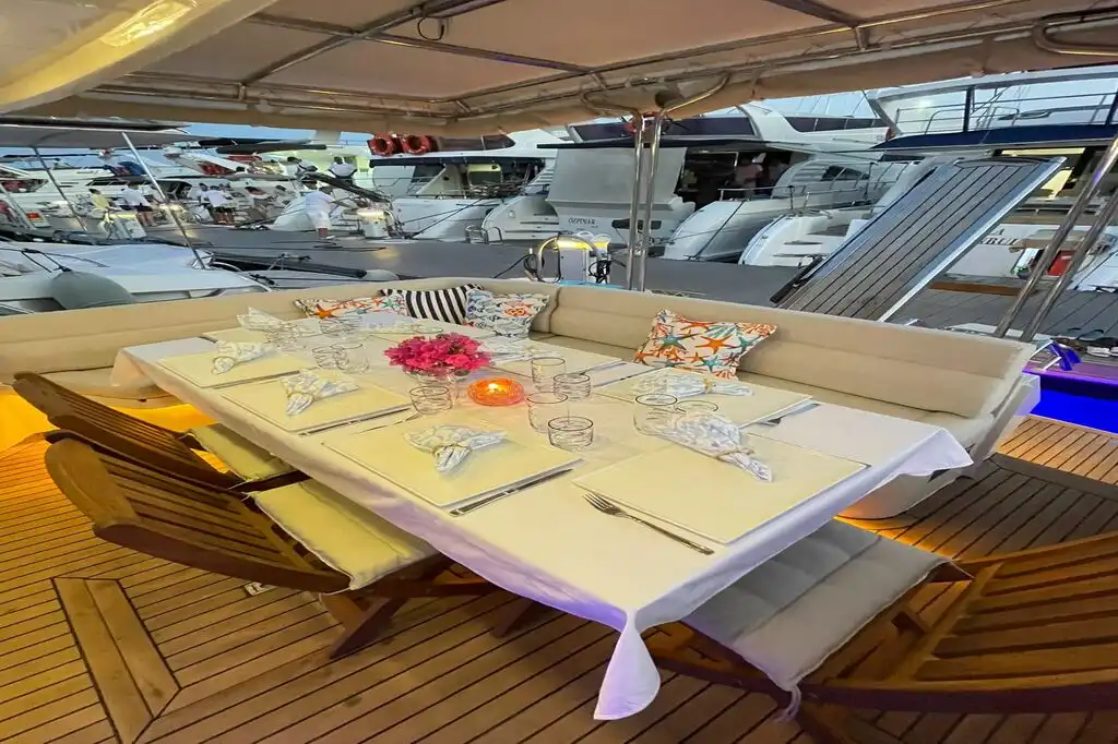 LUNA YACHT